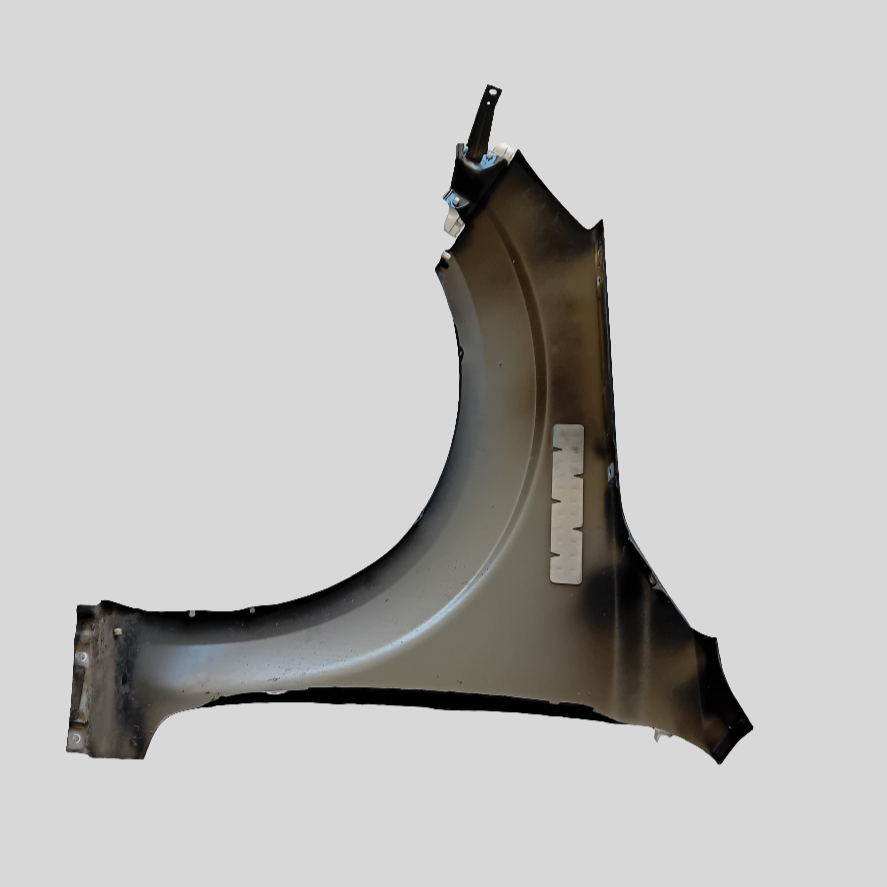 Nissan Navara right front fender