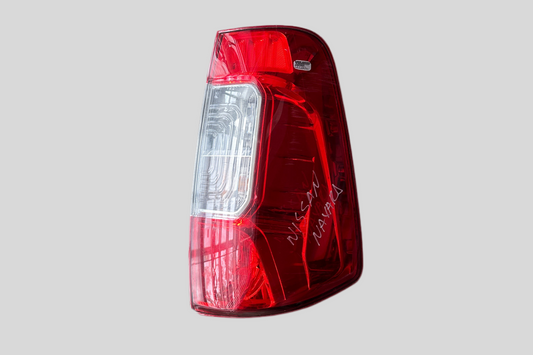 Nissan Navara sağ arka stop