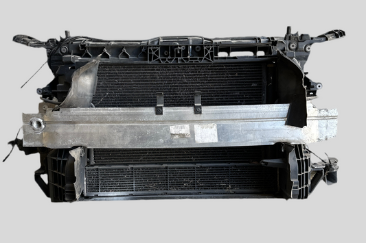 Audi A1 ön panel dolu