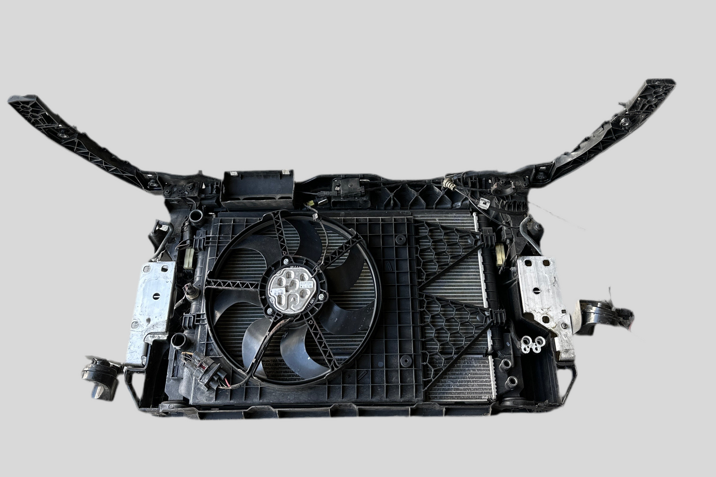 Audi A1 ön panel dolu