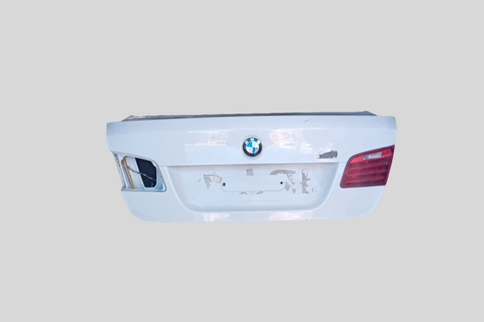BMW 7 bagaj kapısı