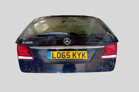 Mercedes Benz E220 bagaj kapısı
