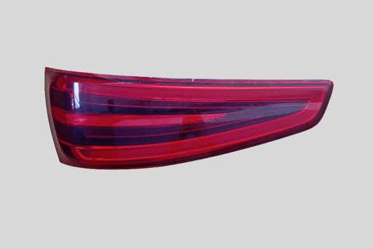 Audi Q3 sol arka stop