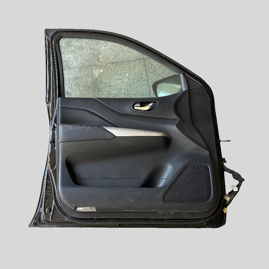 Nissan Navara sol ön kapı dolu