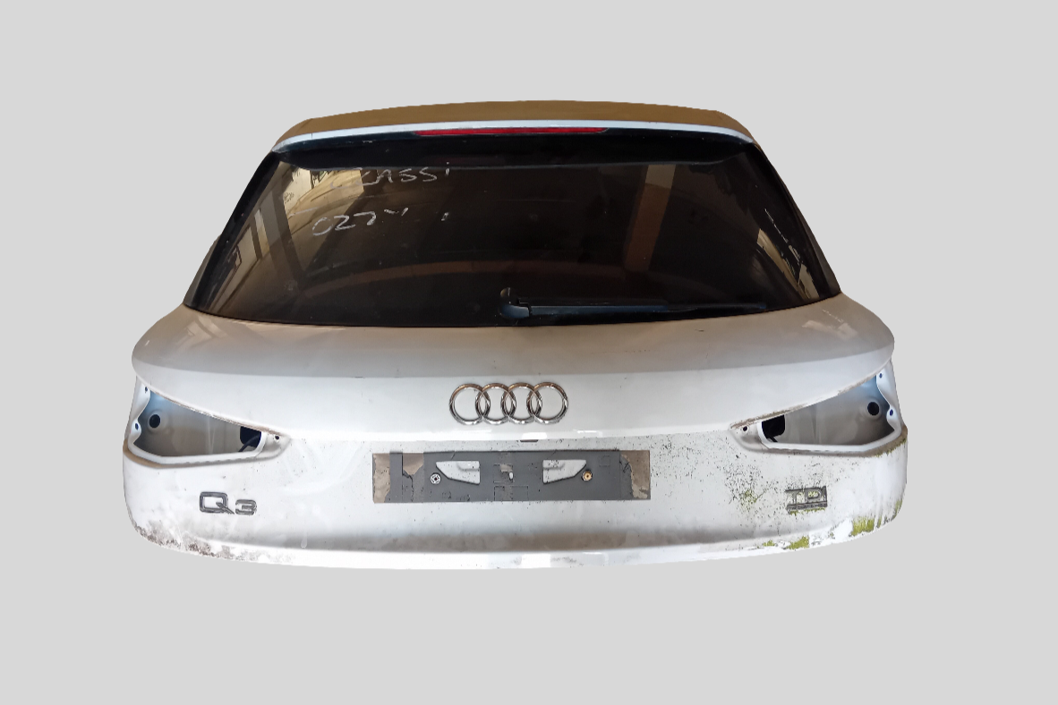 Audi Q3 bagaj kapısı