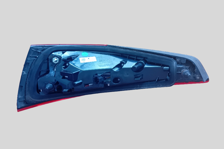 Audi Q3 sol arka stop