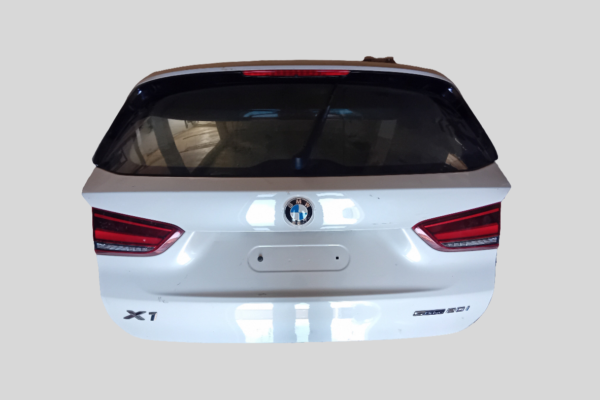 BMW X1 bagaj kapısı