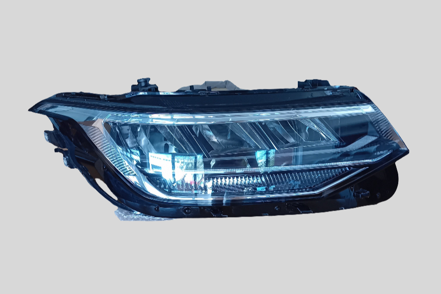 Volkswagen Tiguan sağ ön far