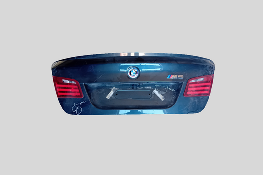 BMW 5 bagaj kapağı
