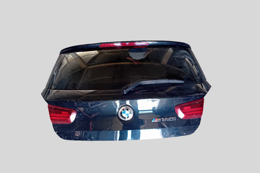 BMW M140İ bagaj kapısı